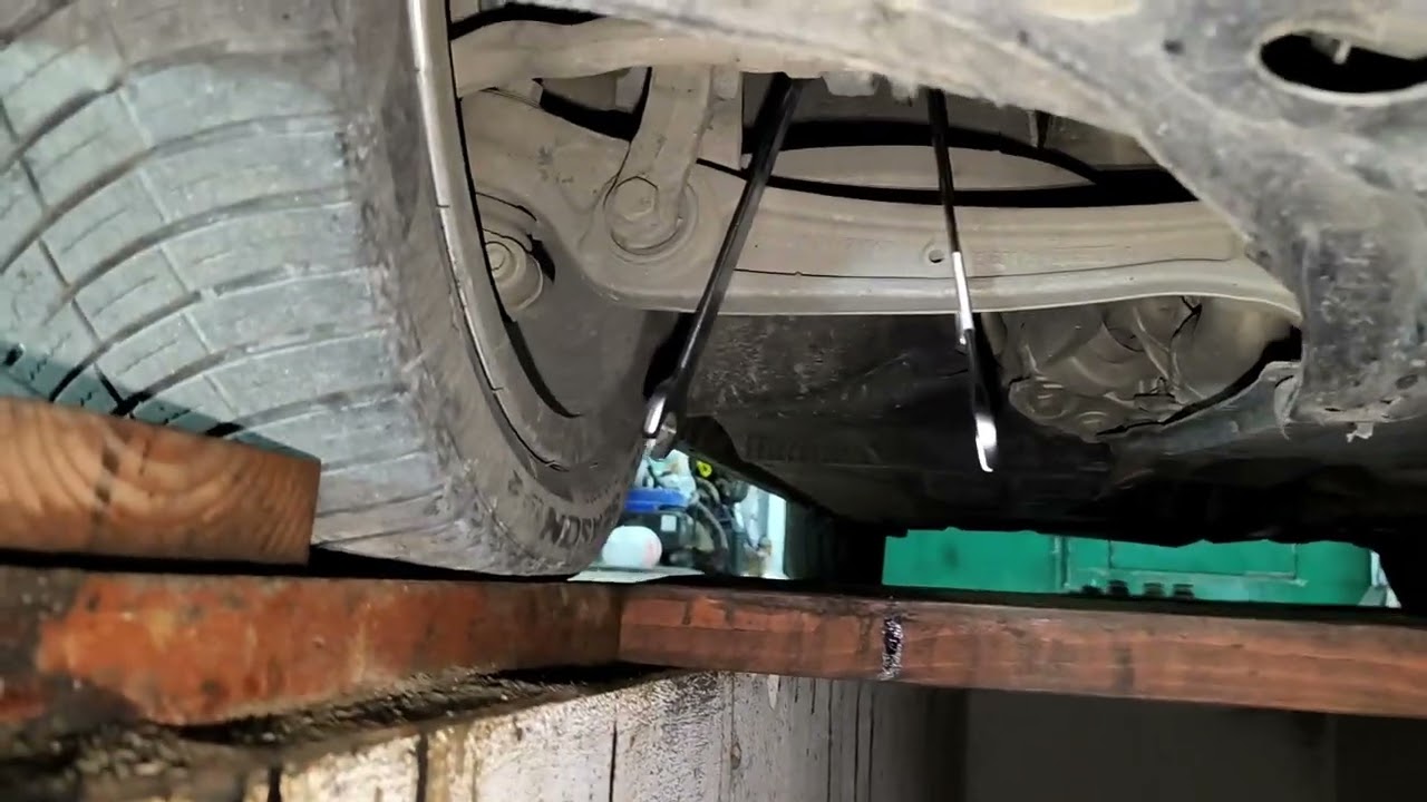 Зміна стійок стабілізатора на Audi A4