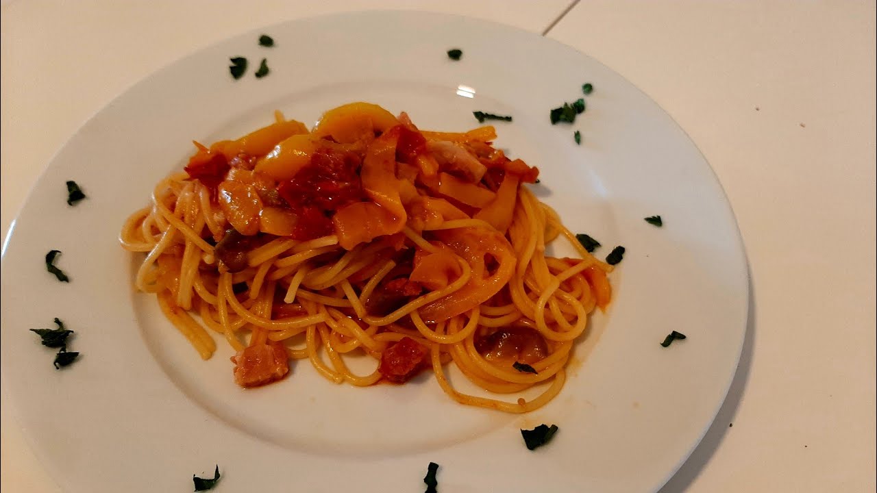 FANTASTICI SPAGHETTI CON PANCETTA E PEPERONI
