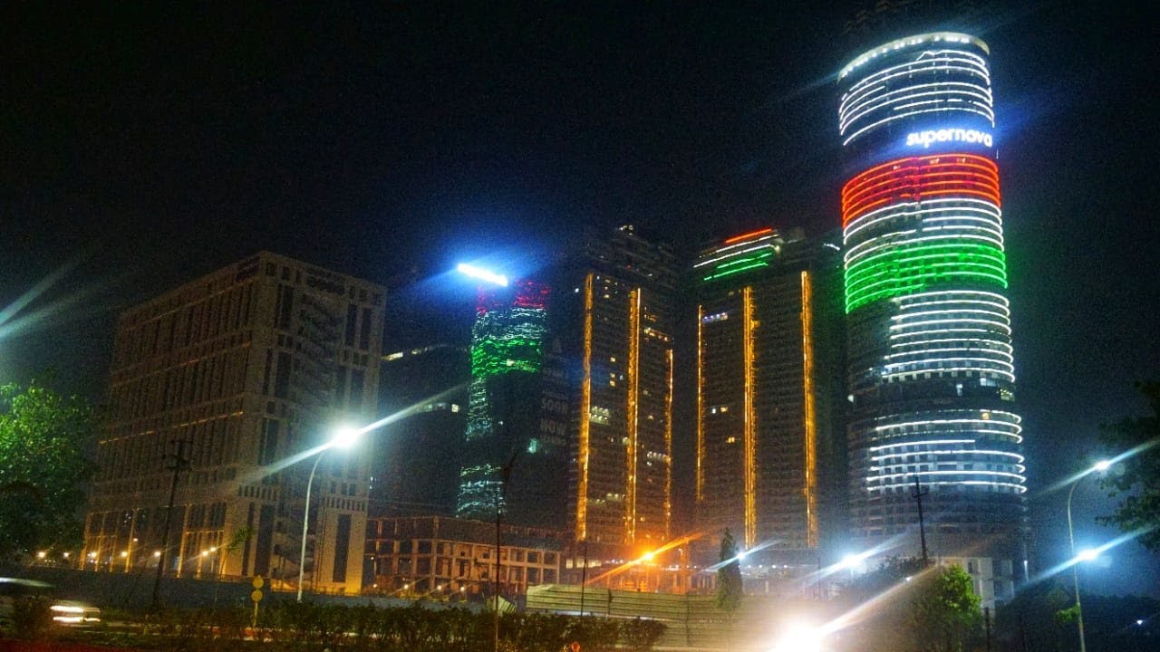 SUPERTECH SUPERNOVA ASTRALIS  - TALLEST TOWERS IN NOIDA