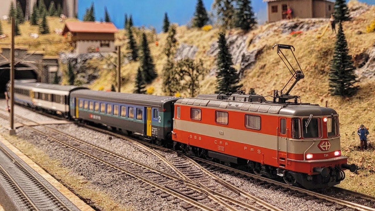 (Roco Spur HO) Re 4/4 II 11109 