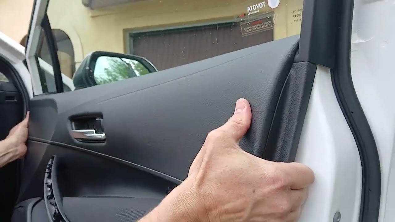 Corolla E21 hybryd demontaż boczka drzwi