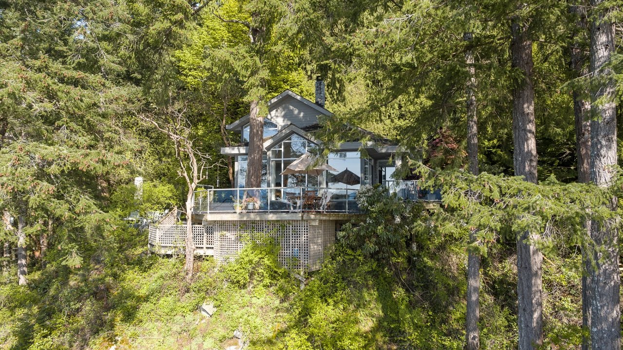 8075 Pasco Road, West Vancouver | Laura McLaren - 360hometours.ca