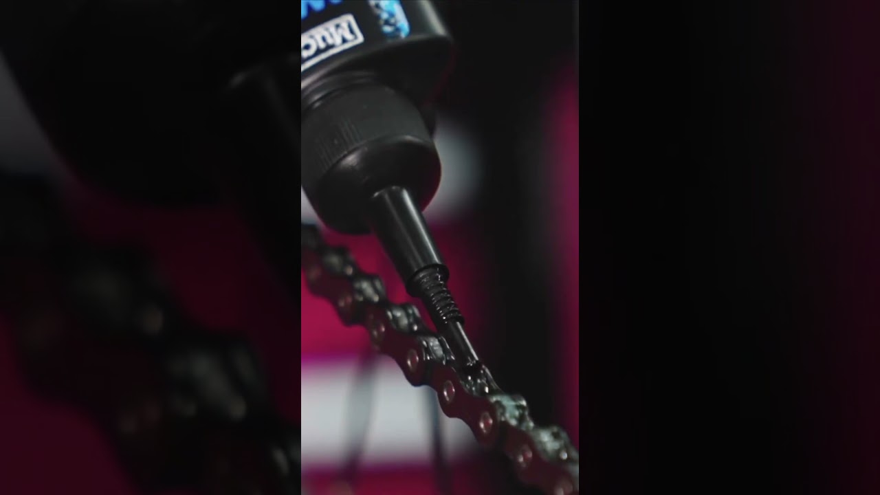 WET LUBE FOR WET CONDITIONS! LUBE YOUR CHAIN WITH THE CORRECT LUBE. ALSO AVAILABLE IN DRY! #mucoff