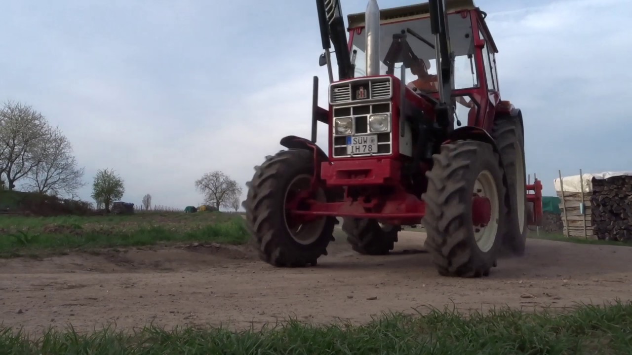 IHC bei der Bodenbearbeitung mit Howard HR10 Rotavator (Fräse)