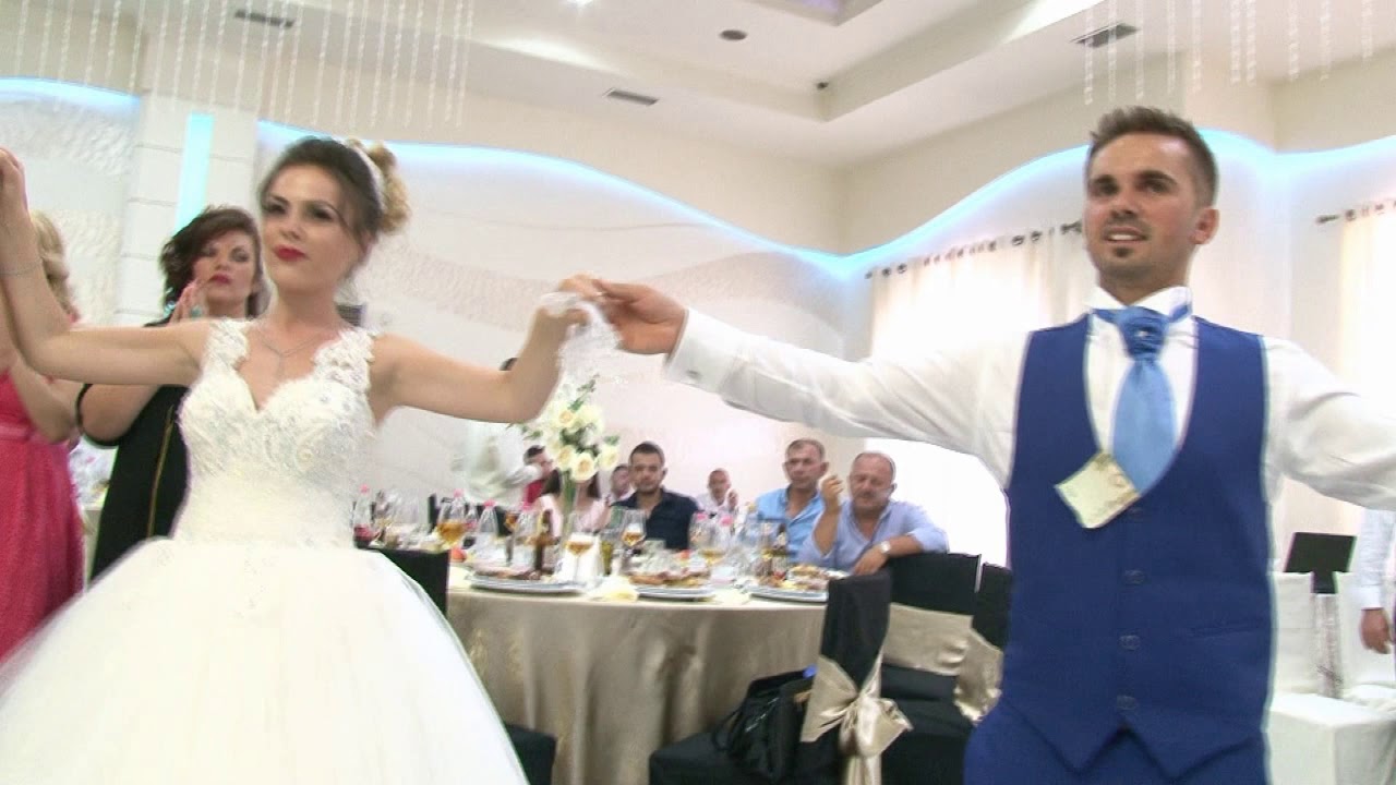 Krushqit ne valle ne dasmen e dhendrrit - Pjese nga dasma ime
