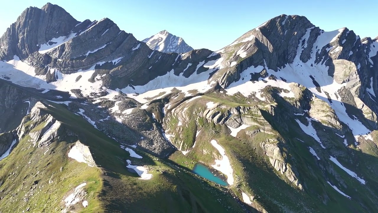 რაჭის მთები უძირო ტბის გარშემო