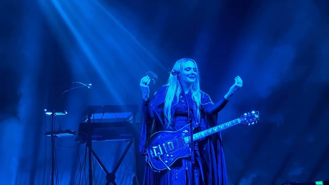 Eivør - Boxes/So Close to Being, Live at Studio, Krakow, Poland  14.10.2025