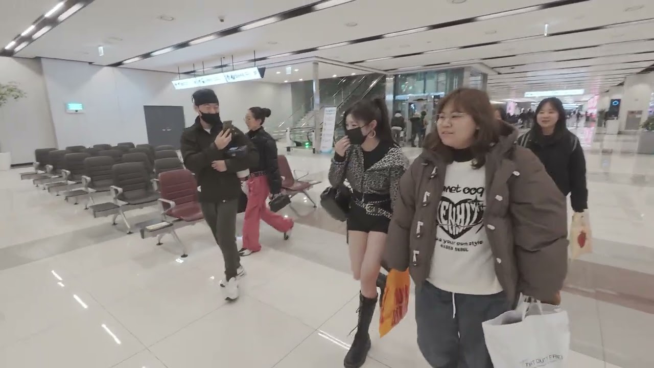 2026년2월20일 김포공항 걸그룹 피프티 피프티입국  마스크를써도 넘 예쁘네요