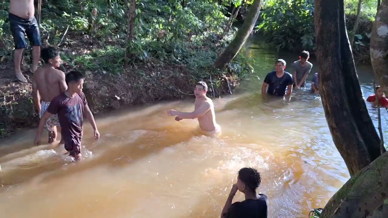 Momento divertido en Santa Clotilde! #funny #viralvideo #foryou #fyp #jungleadventure #jumping #fun