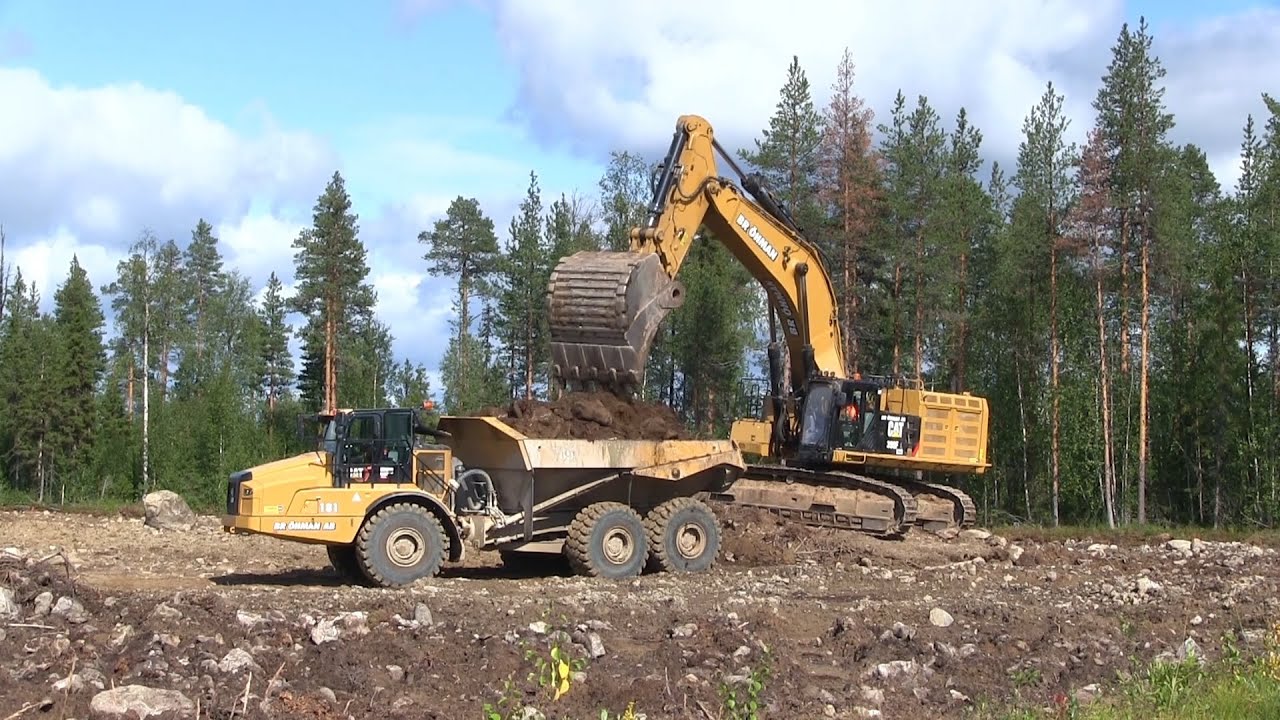 CAT 390F L | Loading two CAT 745 Articulated Haulers