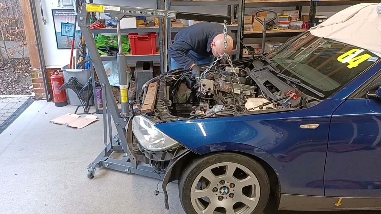 BMW 116i - Refitting the Engine