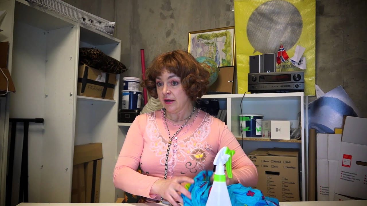 Beverly utför en vigselceremoni