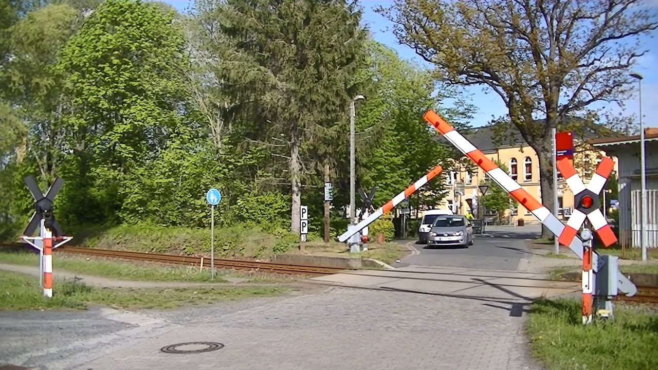 Spoorwegovergang Hermsdorf (D) // Railroad crossing // Bahnübergang