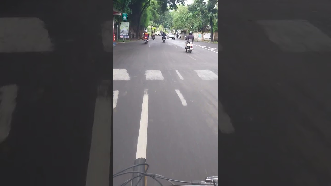 BERSEPEDA SOLUSI DI KALA BANJIR MELANDA || PANTAU KONDISI KALI ANGKE