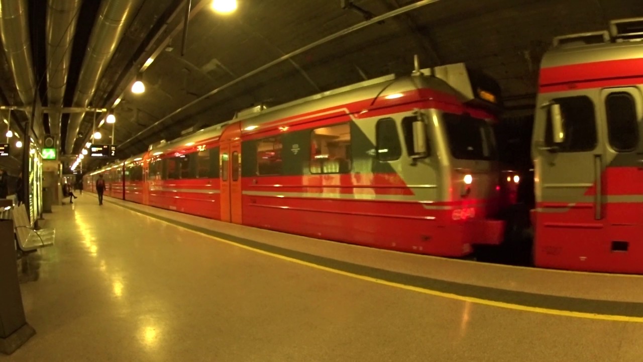 Trains at Nationaltheatret station (westbound) / NSB trains