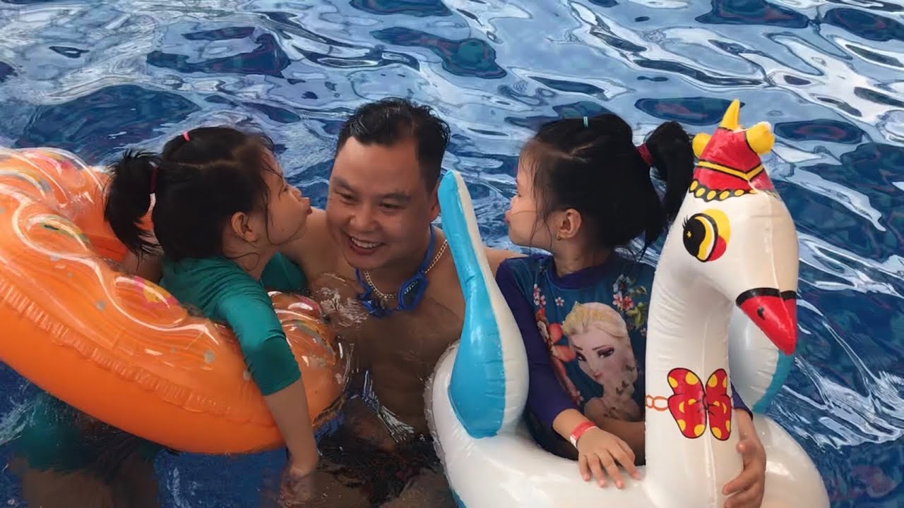 Chị em Su Thỏ đi bơi cuối tuần phần 2 ph&ecirc; qu&aacute; kh&ocirc;ng chịu về c&aacute;c c&ocirc; ch&uacute; ơi😂😂 #ximuoi #muoivlog