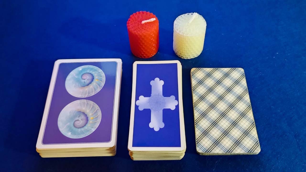 ¿TIENE A OTRA PERSONA O SIGUE PENSANDO EN TI? Tarot interactivo .