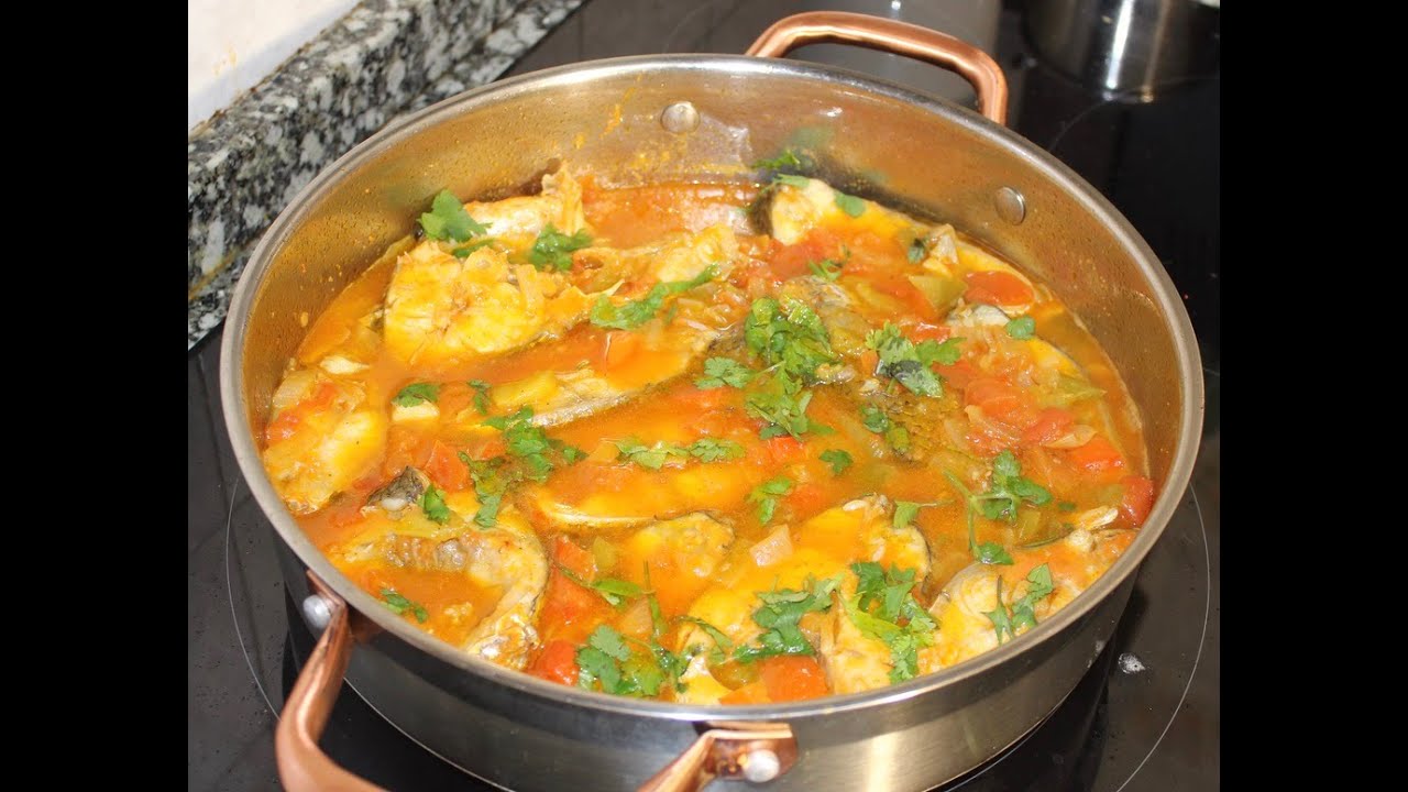PEIXE COZIDO AO MOLHO - CORVINA.