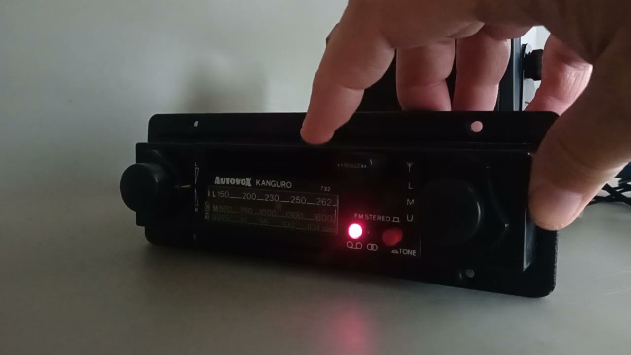 AUTOVOX KANGURO RADIO STEREO CASSTTE PLAYER AUTORADIO FUNZIONANTE