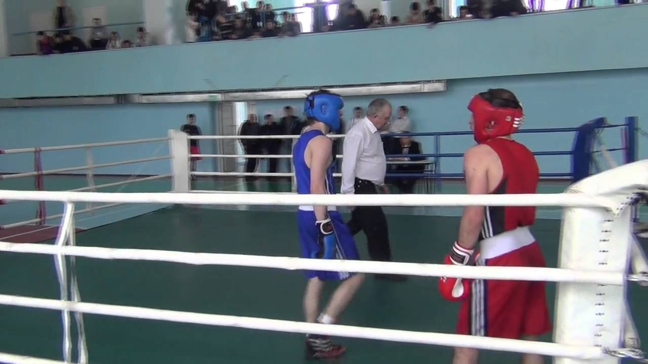 МС по боксу Карен Арутюнян выступает на Чемпионате по боксу, финальный бой 3 раунд