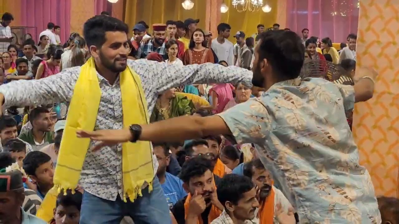 विकास नगर में लगी सबसे बड़ी महफिल नाटी || Pahari Mehfil Naati Star Rajendra Sharma Live Mujra Naati
