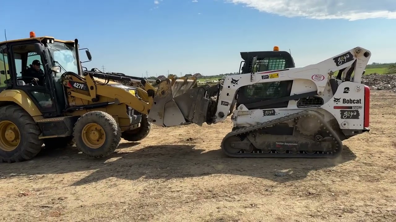 Battle of beast machines 🦾🦾 bobcat T870 vs Caterpillar