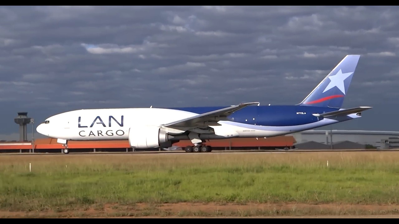 Nostalgia - Boeing 777-200F da extinta LAN Cargo no Aeroporto de Viracopos/Campinas 
