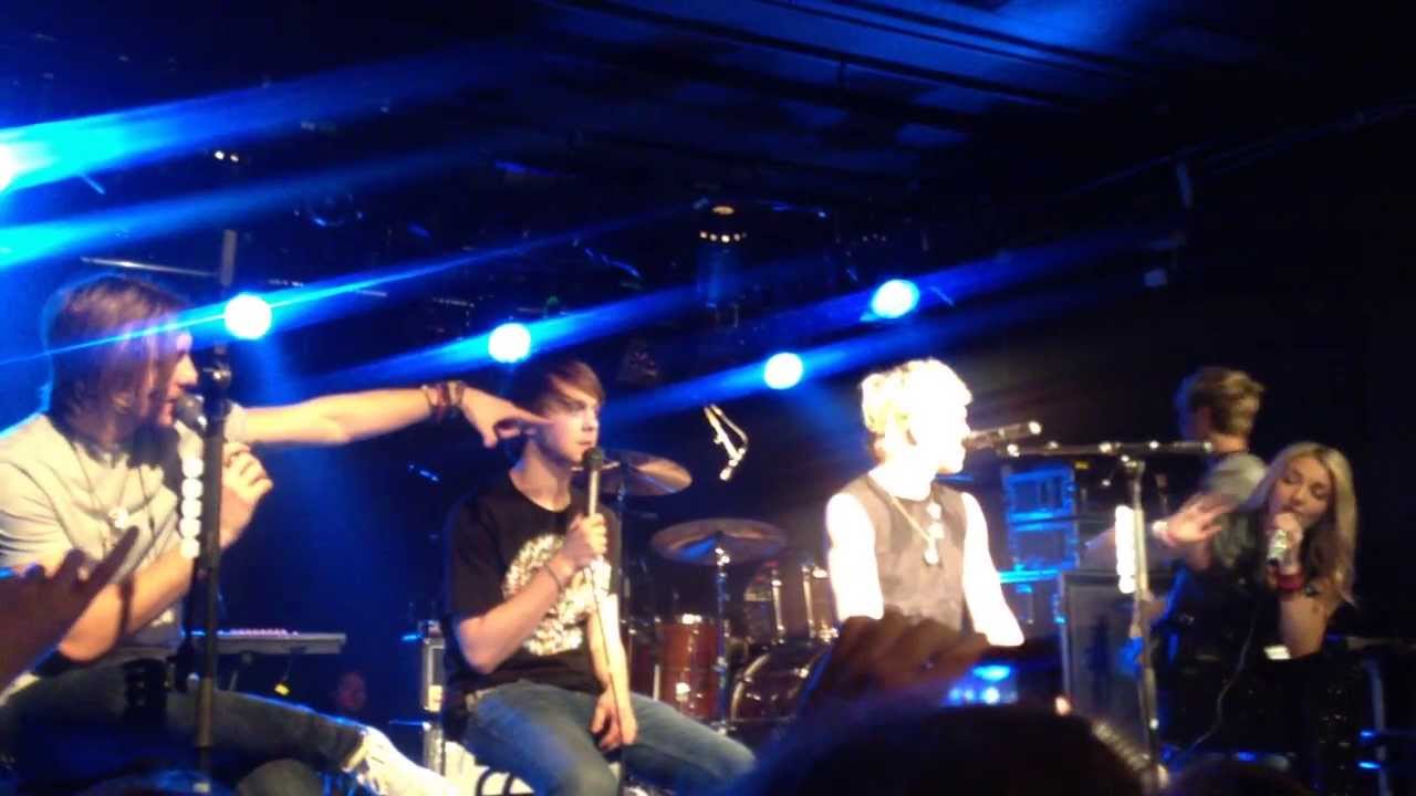 R5 - Denmark - Underwear, The Hunger Games, Abs, cute zombie movie