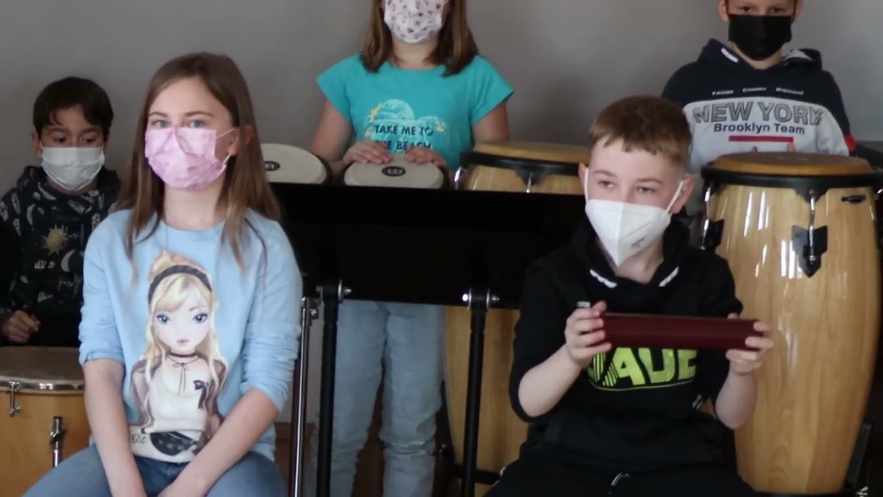 Percussion-AG Grundschule Seissen spielt 