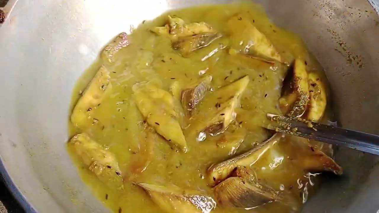 💐ইলিশ মাছ কাঁচকলা দিয়ে পাতলা ঝোল রেসিপি  #video #food #cooking 💐💐🙏🙏🤤👌