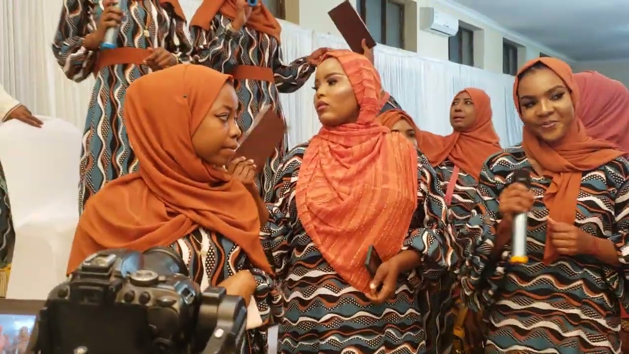 Qaswida mpya kutoka kwa wana wa Aqaz ladies wakimsomea ndugu yao hii hapa bonge la shangwe