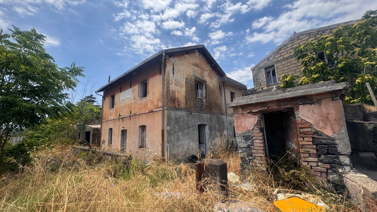 CASA ABBANDONATA PIENA, É TERRIBILE