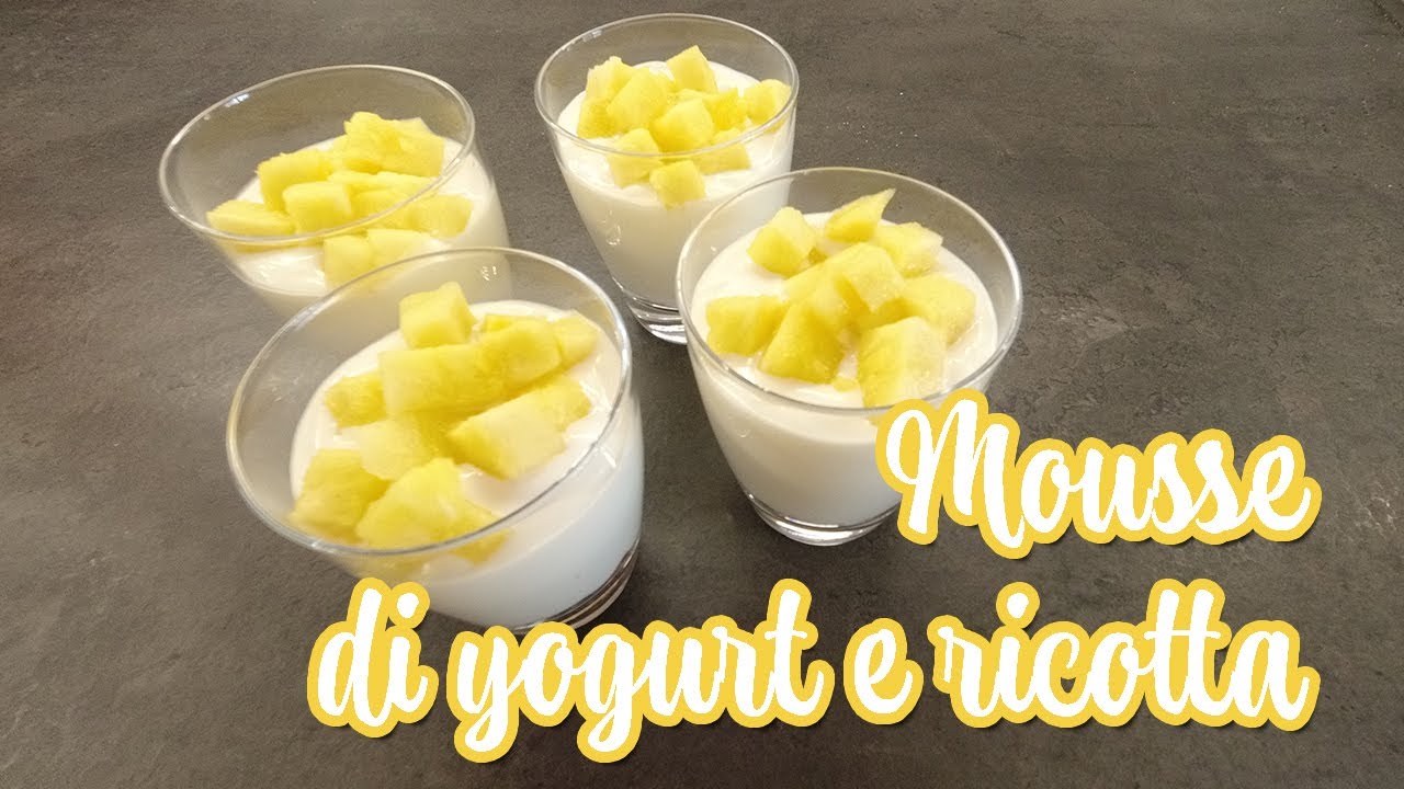 Mousse yogurt e ricotta | con frutta fresca