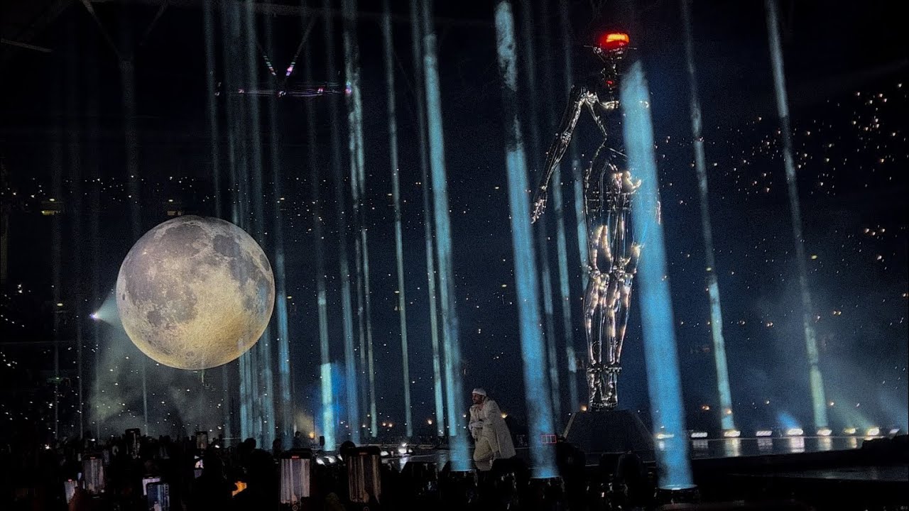 The Weeknd - Blinding Lights - Live in London (Wembley Stadium)