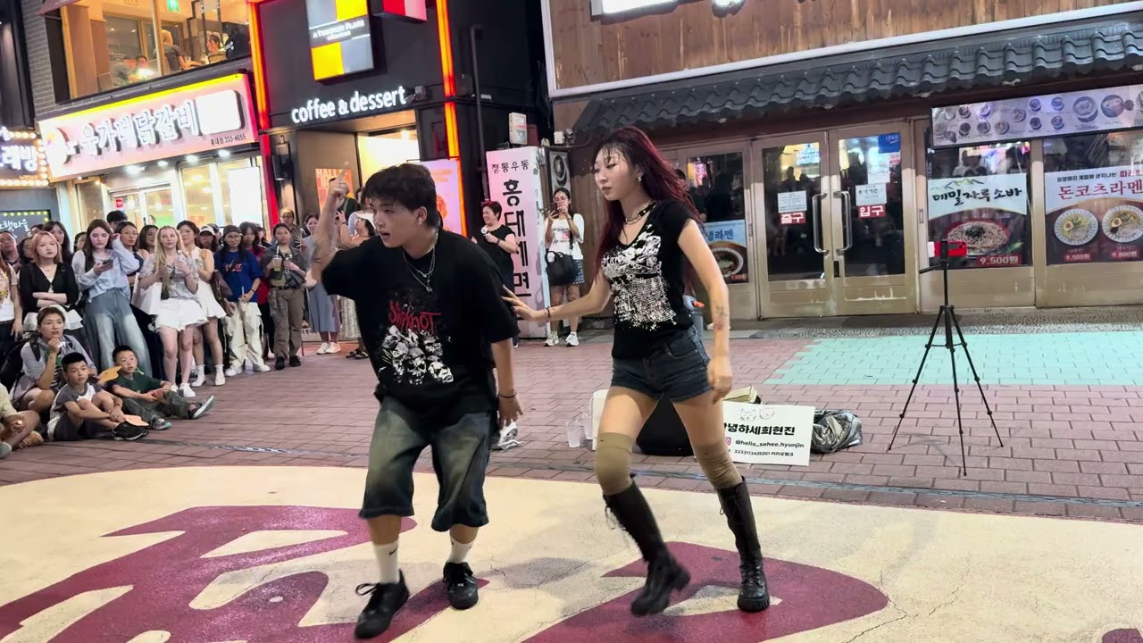 HONGDAE K-POP DUO BUSKING (Hello Sehee.Hyunjin 안녕하세희현진) - [Baekho] Elevator (2)