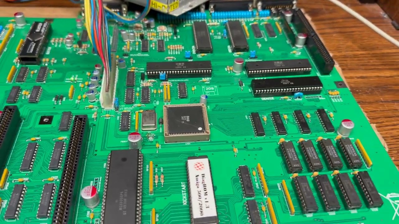 Two brand new Amiga 2000's won't work!? HELP ME!