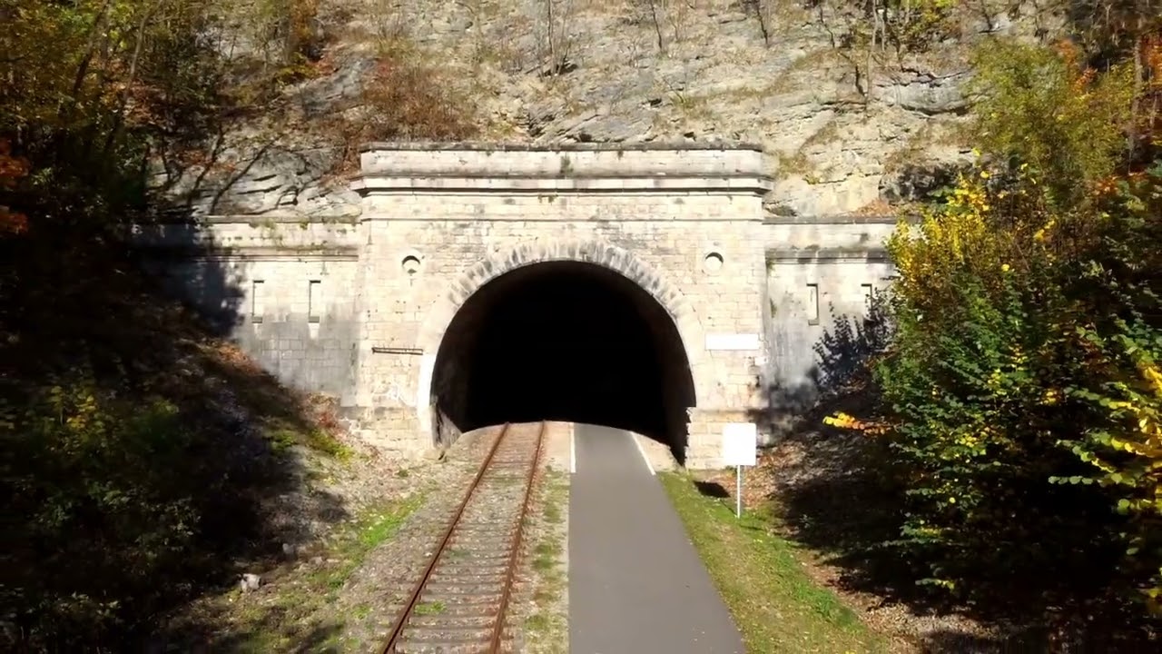 Im goldenen Herbst unterwegs auf dem Kanonenbahn Radweg im Eichfeld