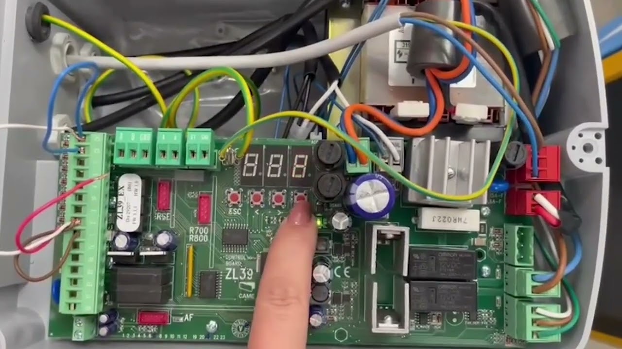 Activación del cierre automático en la barrera GARD 4 con tarjeta ZL39