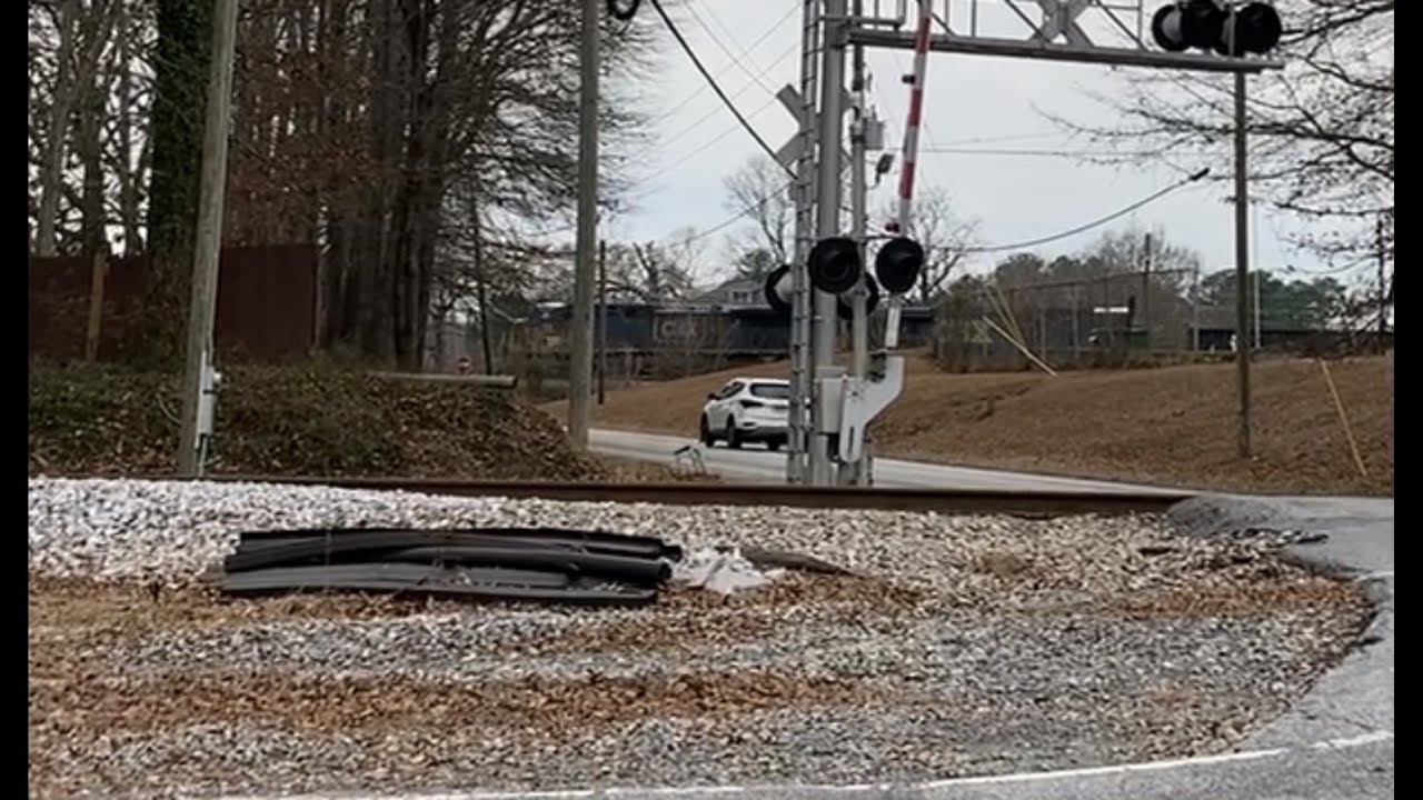 CSX 99 leads M527(?) through Union City (Atlanta) GA 1/8/2026 4:10 PM