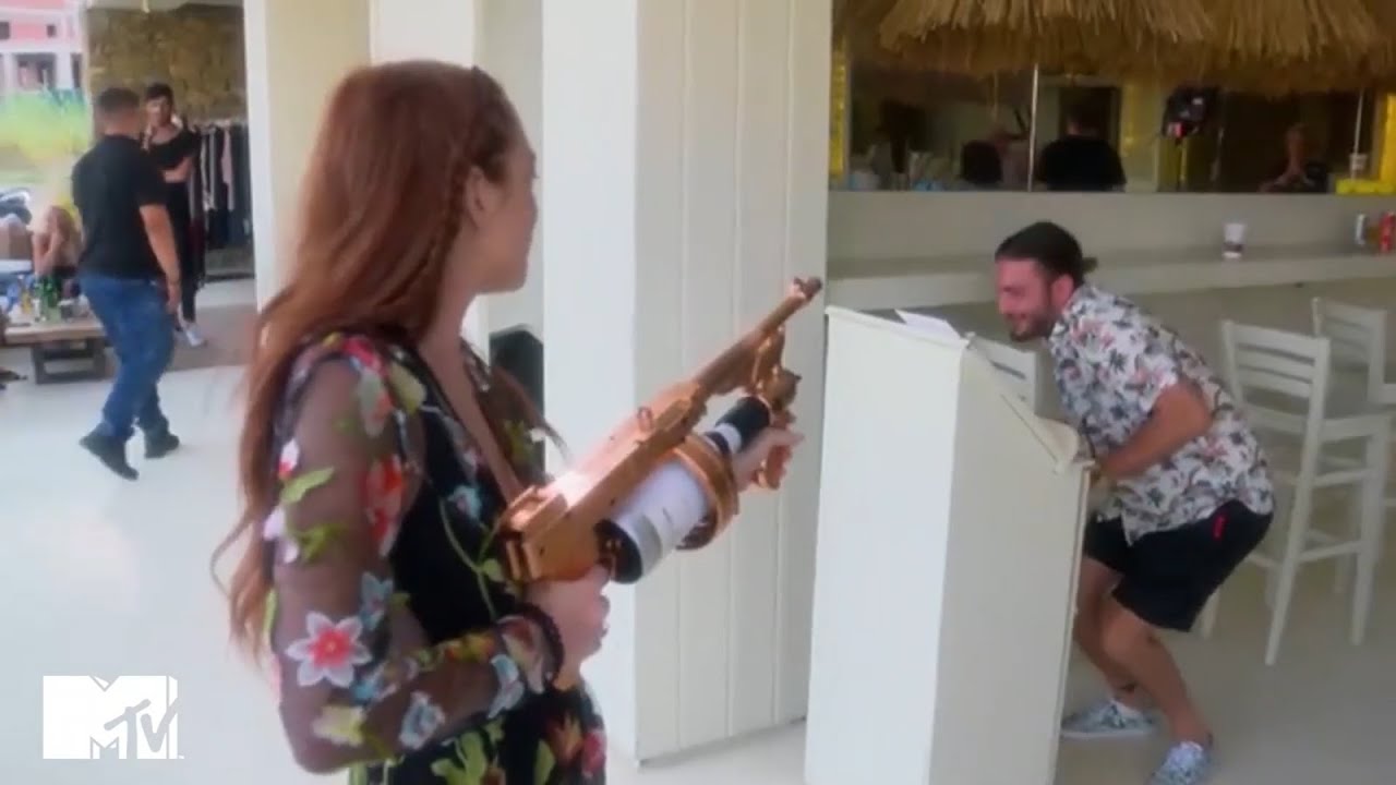 El champagne shower de Lindsay Lohan y Alesso | MTV Lindsay Lohan: la dueña de la playa T1