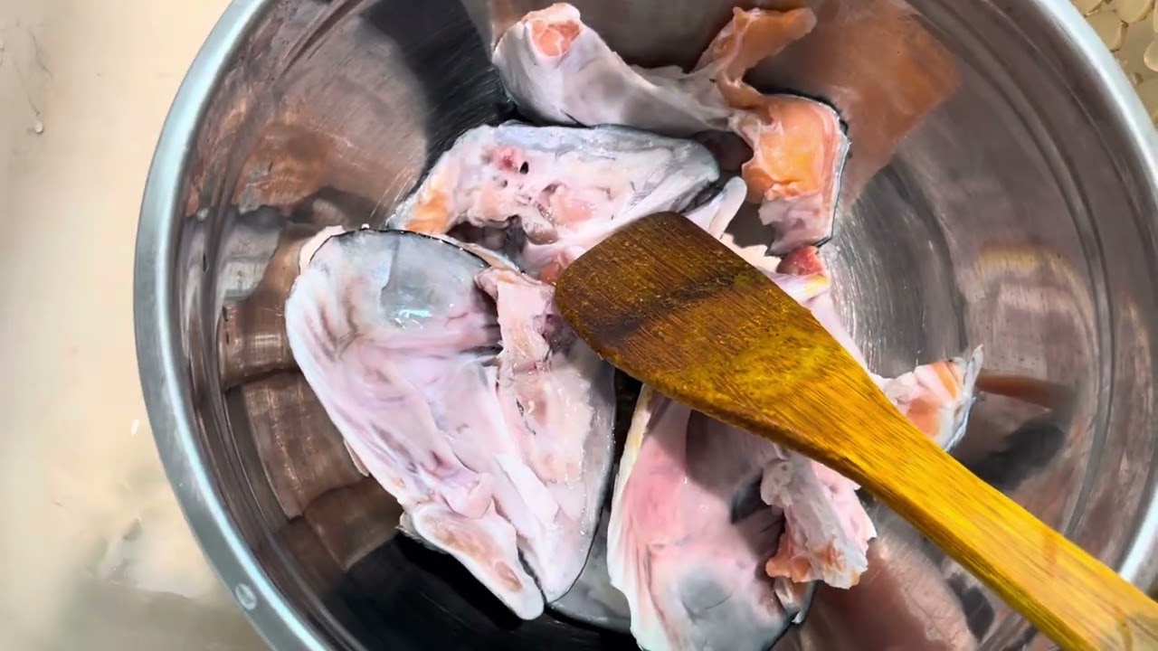 Salmon Head Cooking Bangladeshi Style/ স‍্যালমন মাছের মাথা দিয়ে শাক এর চচ্চড়ি। 