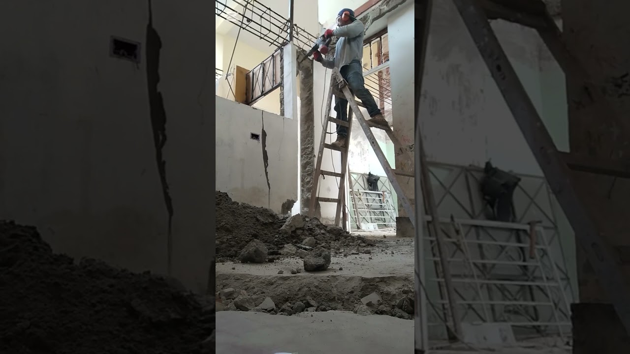 Suplantación de columnas nuevas para un techo de un segundo piso.