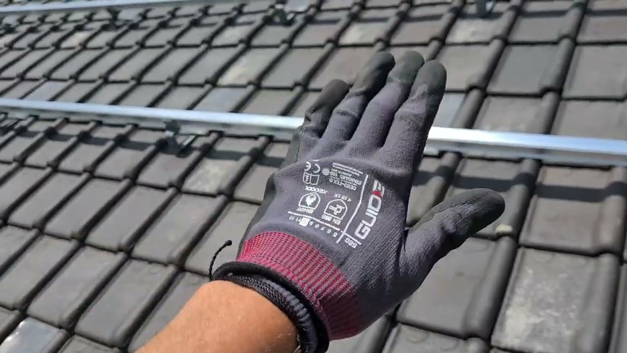 18 zonnepanelen Jinko 355wp plaatsen Esdec Apsystems op tule du nord pannetjes die genageld zijn
