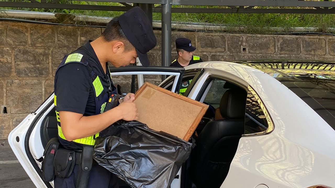 Police officers in SW China's border region devoted to detecting illegal drugs