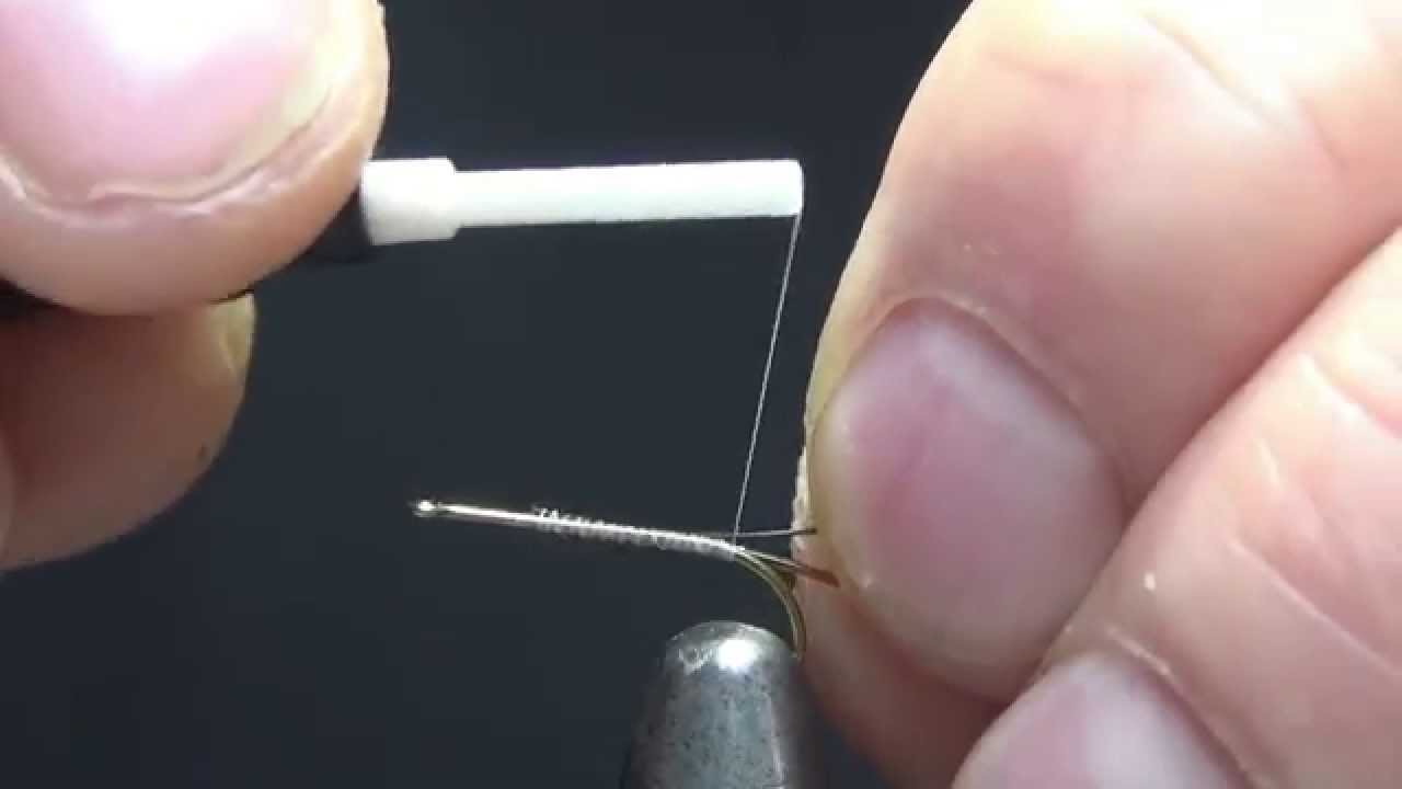 Montage d'une mouche de mai à corps détache.