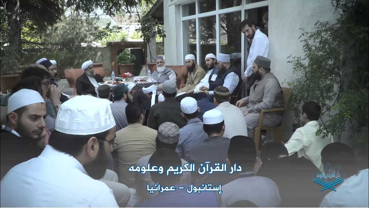 أجمل العالمين خَلْقاً وخُلُقاً ما له في جماله نظراء ﷺ