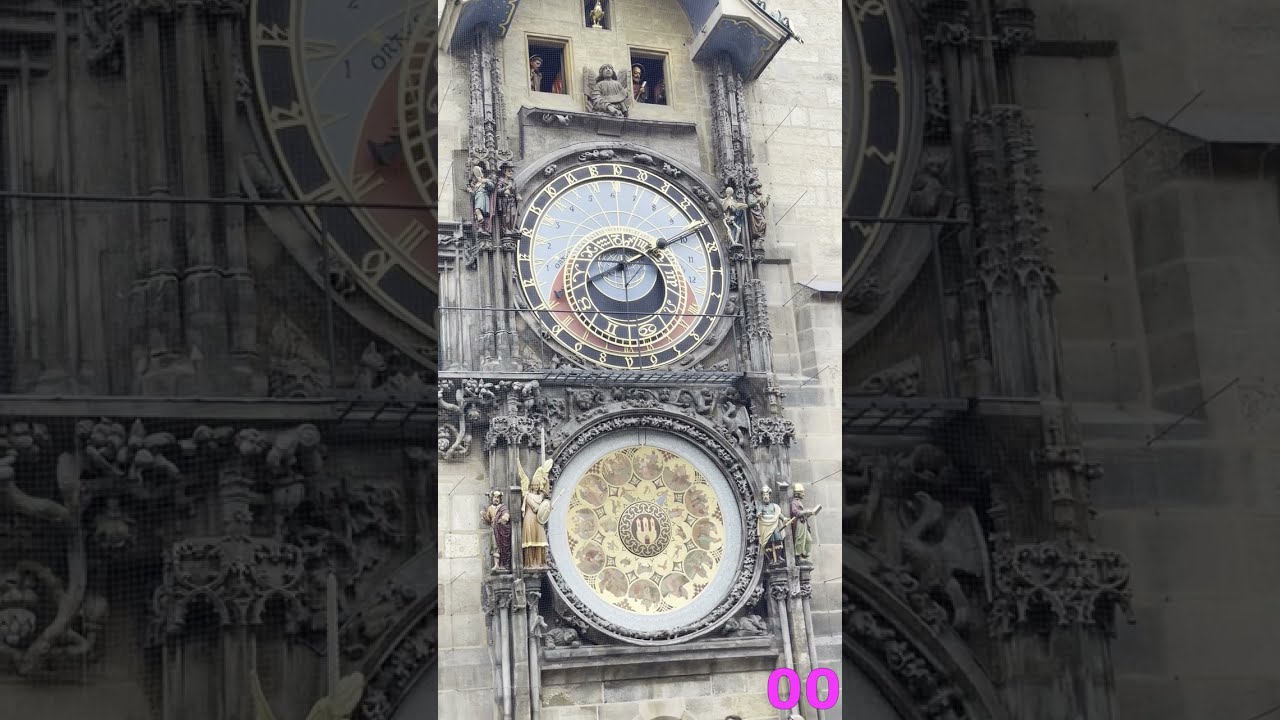 Prague Astronomical Clock - iPhone from the 15th Century!