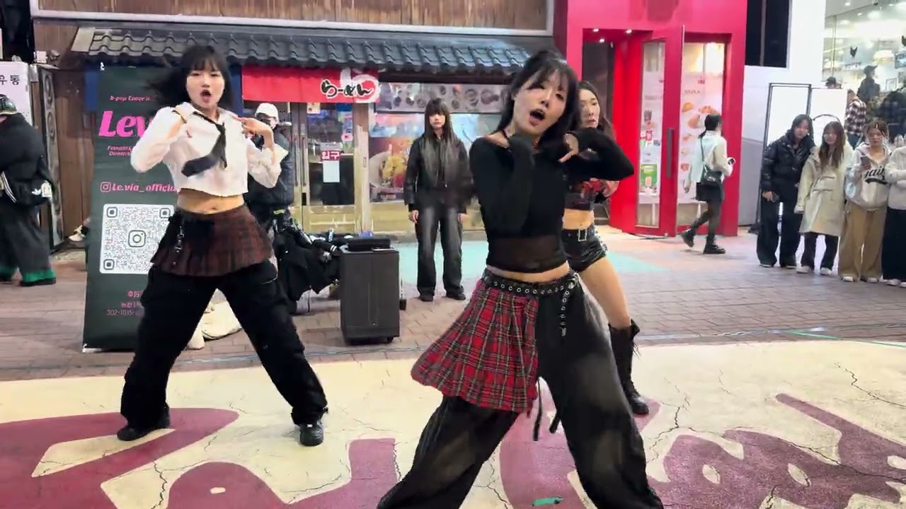 2026 HONGDAE K-POP GROUP BUSKING (LEVIA 레비아) - [Stray Kids] Maniac 