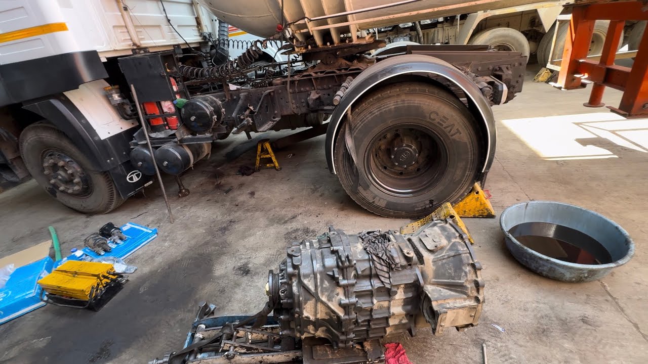 Sunday ke din company 🚛 Walon Ne Truck ka gear box kar diya change 😀