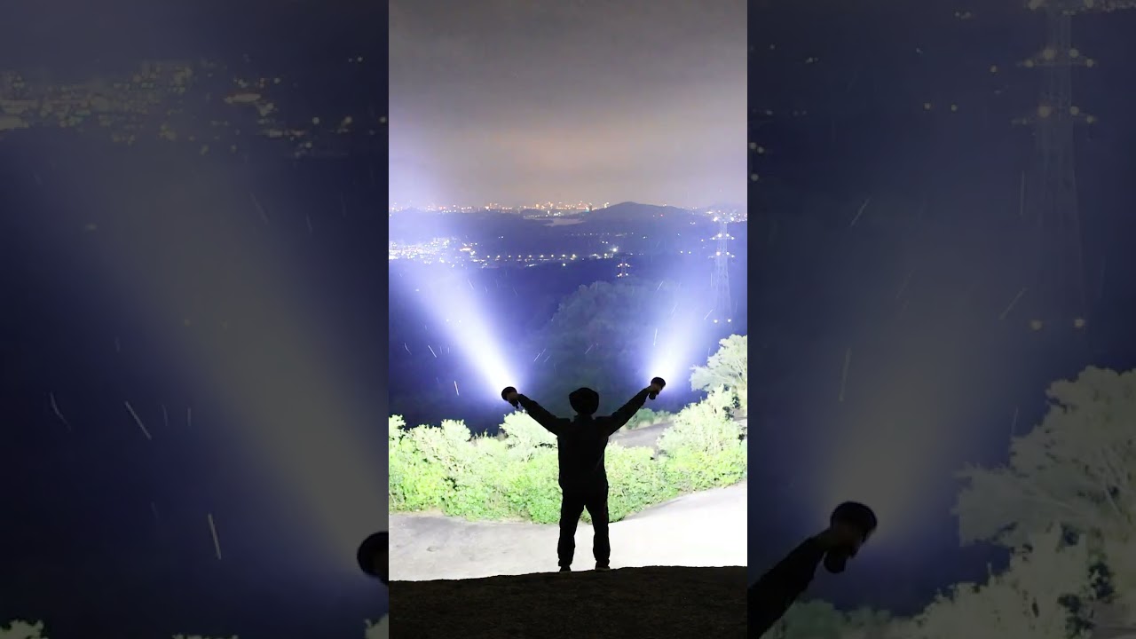 SR32 VS MS18🔦who is the brightest flashlight?#flashlight#tech#outdoors#viral#illumination#Light#lamp